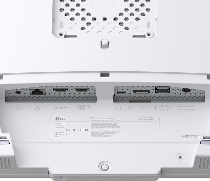 LG UltraGear 32G810SA har gott om portar på undersidan. (Bildkälla: LG)