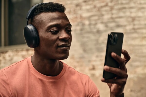 Sonos Ace har nu en SideTone-funktion som gör det möjligt för användare att höra sin egen röst under samtal. (Bildkälla: Sonos)