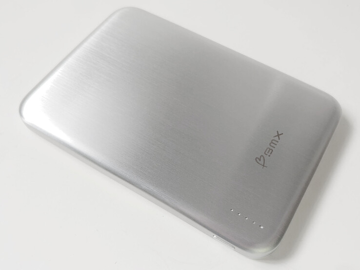 BMW SolidSafe Air Titanium 5K Qi2 trådlös magnetisk powerbank.