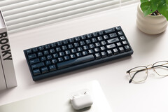 Keychron Q16 HE TMR gaming-tangentbord med keramiskt chassi och knappsatser. (Bildkälla: Keychron)