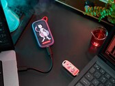 Den bärbara SSD-enheten SANDISK Mewtwo och USB C-minnet Mew, som avbildas i samband med Pokémon-seriens 30-årsjubileum