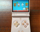 Miyoo Mini Flip verkar ha en mindre d-pad än den vanliga Miyoo Flip men samma storlek på ABXY-knapparna. (Bildkälla: GameboyJuntaro - redigerad)