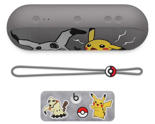 Pokémon x Beats Pill levereras med en bärrem och berlocker.