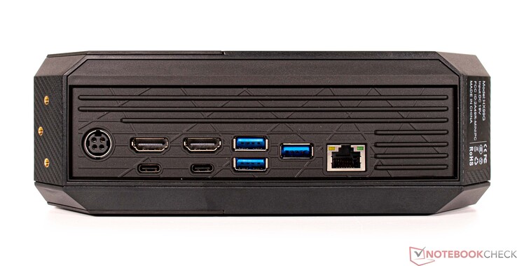 Baksida: ström, 2x HDMI, 2x USB4, 3x USB 3.2 Gen1 Type-A, RJ45