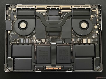 Intern layout MacBook Pro 14 M3 Max