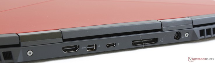 Baksidan: HDMI 2.0, mini-DisplayPort 1.3, Thunderbolt 3, Alienware Graphics Amplifier Port, AC-adapter