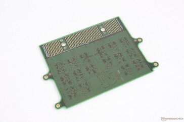 Baksidan av en 128 GB CAMM-modul. Det är möjligt att lägga till fler DRAM-IC:er på baksidan om det behövs