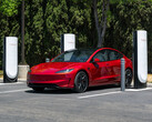 Tesla Model 3 vid en Supercharger-station. (Bildkälla: Tesla)