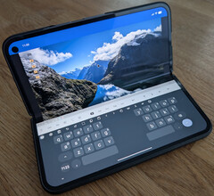 Medan en vikbar verkade som om den skulle ha ett antal bra användningsområden, visade sig verkligheten vara full av kompromisser (Bildkälla: Notebookcheck)