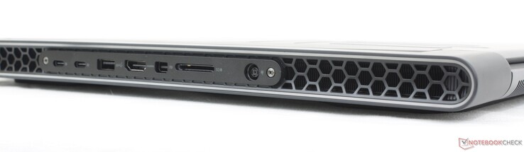 Baksida: 2x USB-C 3.2 Gen. 2 m/ DisplayPort + Power Delivery, USB-A 3.2 Gen. 1, HDMI 2.1, Mini-DisplayPort 1.4, SD-läsare, nätadapter