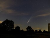 En bild som visar kometen Neowise under dess nära passage till solen. (Bildkälla: TheOtherKev - Pixabay)