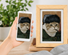 Bigme digital fotoram som visar ett AI-genererat porträtt av ett husdjur