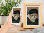Bigme digital fotoram som visar ett AI-genererat porträtt av ett husdjur