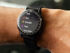 Garmins smartklockor Approach S44 och S50 (bilden) har fått en ny stabil uppdatering. (Bildkälla: Garmin)