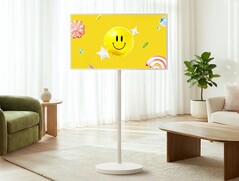 Den senaste LG Smart TV:n har en 32-tums 4K-skärm på ett särskilt högt stativ.