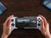 Den nya Ultimate Mobile Gaming Controller bör börja levereras i slutet av veckan i USA. (Bildkälla: 8BitDo)
