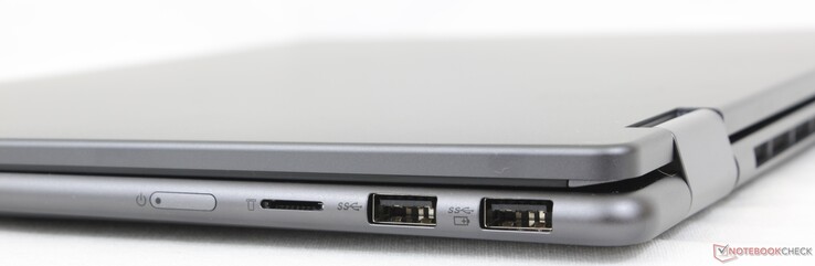 Just det: Strömknapp, MicroSD-läsare, 2x USB-A 3.2