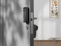 Med Keypad Vision (bilden) på 99 USD kan du låsa upp SwitchBot Lock Ultra med ditt ansikte. (Bildkälla: SwitchBot) 