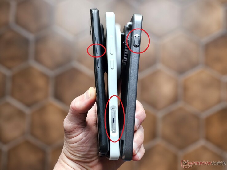 Tre Vivo-generationer, tre genvägar till kameran: Från vänster till höger: Vivo X100 Pro, Vivo X200 Ultra, Vivo X300 Pro (roterad 180 grader)