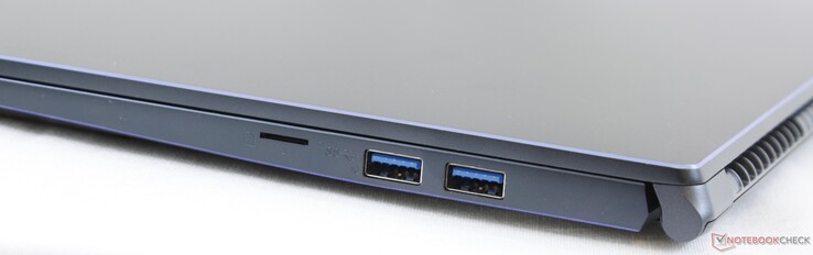 Höger: MicroSD-kortläsare, 2x USB 3.2 Gen. 1 Typ A
