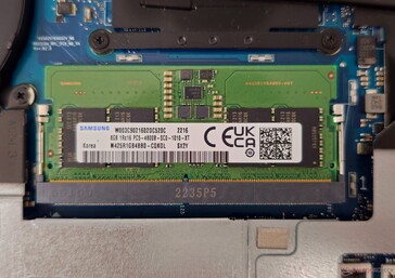 Endast en ytterligare DDR5 SO-DIMM kan installeras