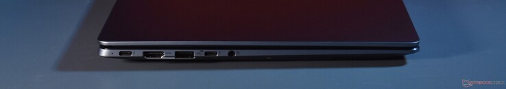 Thunderbolt 4, HDMI, USB-A 3.1 Gen 2, Thunderbolt 4, 3,5 mm ljud