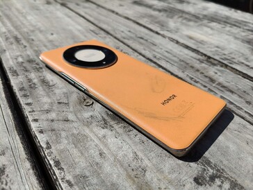 Honor X9b baksida (Bildkälla: Darryl Linington - NoteBookCheck)