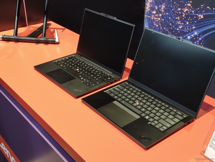 Lenovo ThinkPad X1 Carbon Gen 13 (vänster) vs. Lenovo ThinkPad X1 Carbon Gen 14 (höger) (bildkälla: Benjamin Herzig)