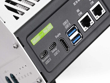 En av de två Ethernet-portarna är särskilt snabb
