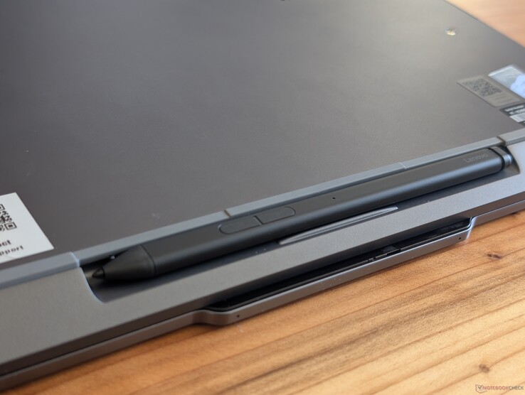 Slim Pen 2 sitter stadigt och nästan helt i linje med pennfacket