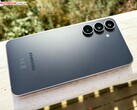 Efterföljaren till Samsung Galaxy S25 FE på bilden förväntas ha mycket få designförändringar.