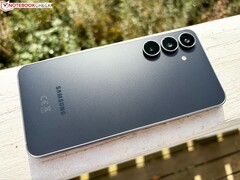 Efterföljaren till Samsung Galaxy S25 FE på bilden förväntas ha mycket få designförändringar.