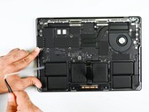 MacBook Pro Apple M5 har endast fått minimala reparationsförbättringar. (Bildkälla: iFixit)