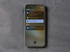 OnePlus 15 var tvungen att stänga av vissa funktioner för att se till att temperaturen inte stiger ytterligare. På bilden: en skärmdump från stresstestvideon. (Bildkälla: Max Tech)