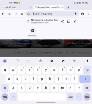 Tangentbord på den inre displayen, porträttläge (Google Gboard)