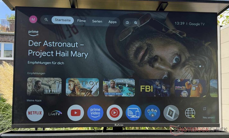 Sylvox Frameless Pro tar Google TV-gränssnittet som finns på många smart-tv-apparater inomhus ut i trädgården.