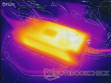 AC-adaptern kan nå 57 C när du spelar i över en timme