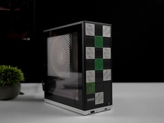 Framework Desktop modulär mini-PC med AMD-varumärke och anpassad design på frontpanelen (Bildkälla: ETA PRIME)