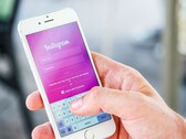 Smartphone med Instagram-appen igång