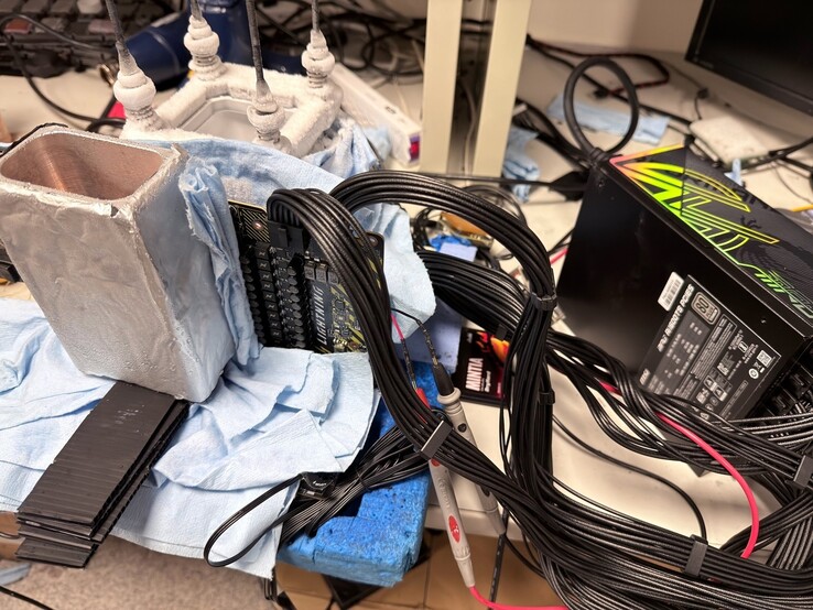 MSI GeForce RTX 5090 Lightning Z har redan överklockats till ganska otroliga 3,742 GHz av överklockare. (Bildkälla: 