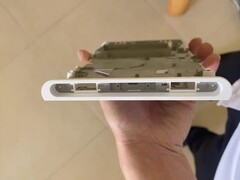 Den förmodade ramen på en ryktad Nintendo Switch 2 OLED-prototyp (bilden) har fått vissa hoppfulla spelare att tro att en Nintendo Switch 2 OLED redan är på gång. (Bildkälla: Gazlog)