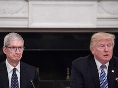 Tim Cook och Donald Trump under ett affärsmöte i Vita huset (Bildkälla: Sky News)
