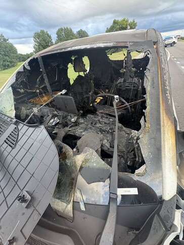 Frontvy av Mustang Mach E efter branden (Bildkälla: Chase Roberts)