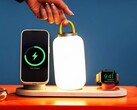 DailyObjects-laddaren kan också ladda en bärbar lampa.