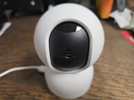 Objektivet kan mekaniskt täckas av höljet.