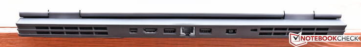Baksidan: Mini-DisplayPort, HDMI, USB 3.1 Gen 2 x 2, Gigabit Ethernet, Laddningsport, Kensington-lås