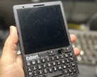 CyberT ser ut som en BlackBerry men drivs av en Raspberry Pi CM4 (Bildkälla: Carbon Computers)