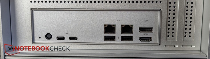 Baksida: AC, 2x Thunderbolt 4, 2x 2,5 GbE-LAN, 2x USB-A 3.0, DP 1.4, HDMI 2.0