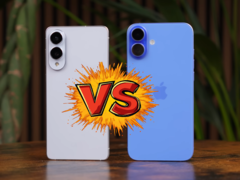 Galaxy S25 Edge och iPhone 16 Plus har liknande mått förutom tjockleken. (Bildkälla: Versus på YouTube)