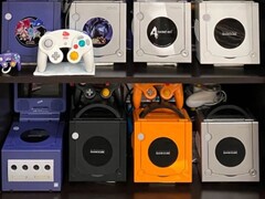 En samling Nintendo GameCube-konsoler